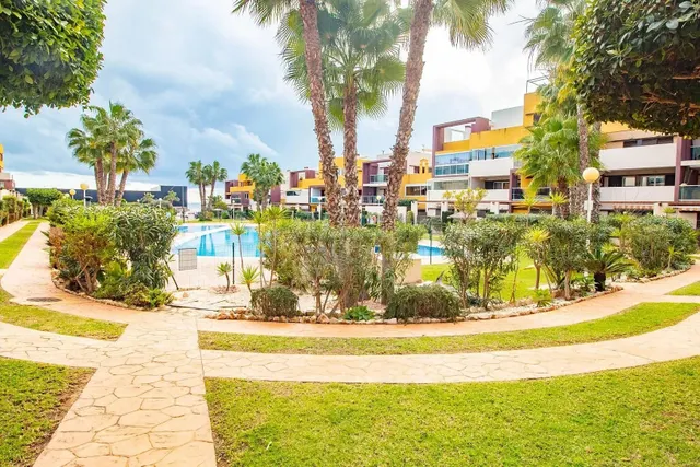 Moderna y Acogedora Vivienda con Balcón y Piscina en Punta P - foto 2