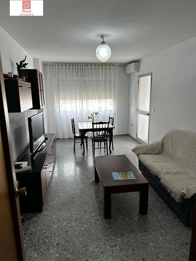 SE ALQUILA EN MONTIJO, PISO AMUEBLADO, LAS CUMBRES, CERCA DE - foto 2