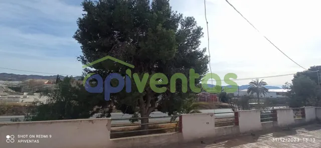 Casa con terreno y nave, LA ESCUCHA — 45