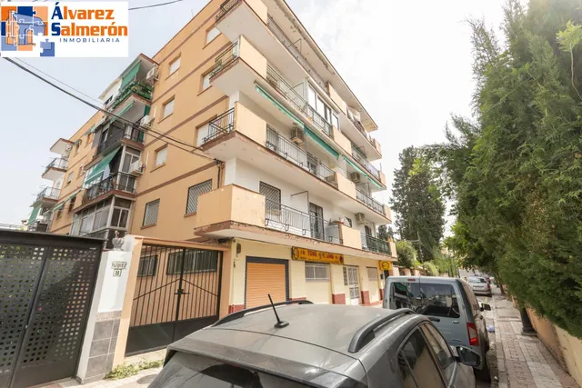 Piso 3 habitaciones en Calle Santa Margarita, junto Cmno. Bajo de Huétor — 32