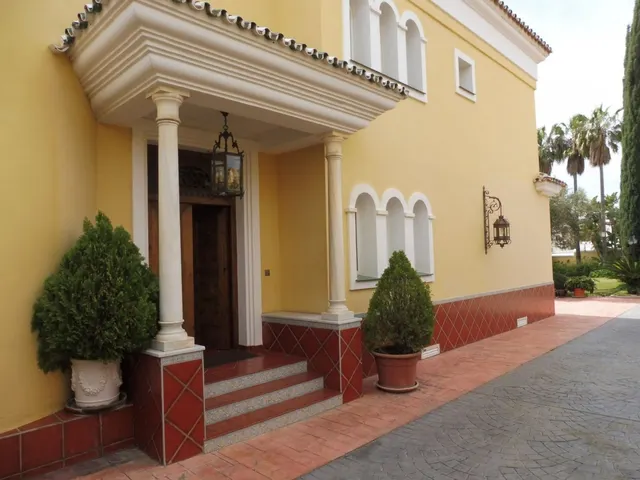 Villa de lujo junto a la playa y Puerto Marina — 2