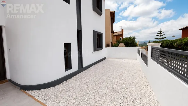 CHALET PAREADO A ESTRENAR — 3