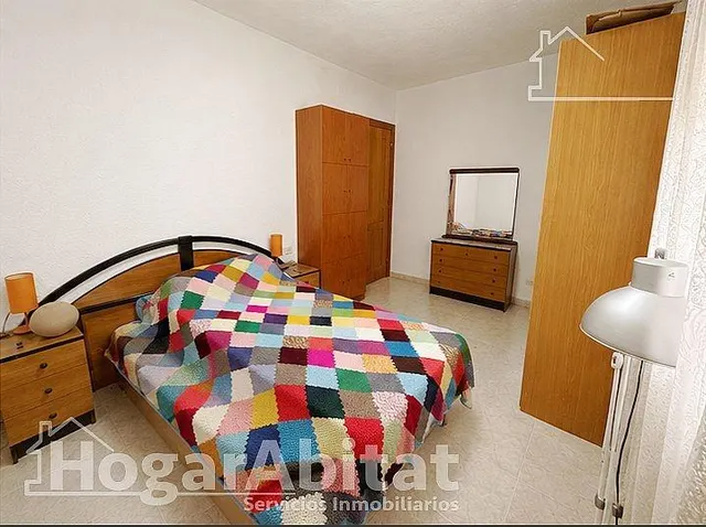 Chalet en residencial con  garaje y terraza, todo amueblado — 10