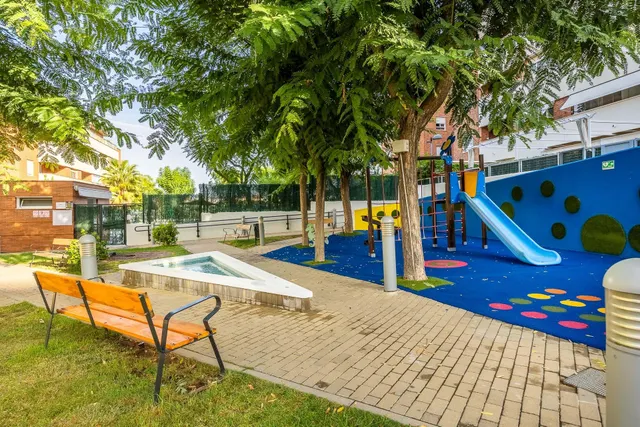 MAGNÍFICO PISO DE 4 DORMITORIOS CON GARAJE, PISCINA Y PÁDEL EN MAIRENA DEL ALJARAFE — 43