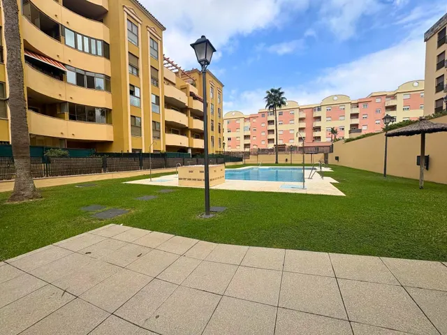 Piso de 3 dormitorios y 2 baños con terraza, piscina y garaje cerrado en La Ermita, Algeciras — 25