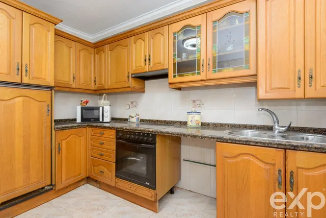 Piso de 3 habitaciones en Oviedo – cocina independiente y excelente potencial — 16