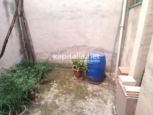 LOCAL COMERCIAL A LA VENTA EN COCENTAINA UBICADO EN ZONA CENTRICA. — 4