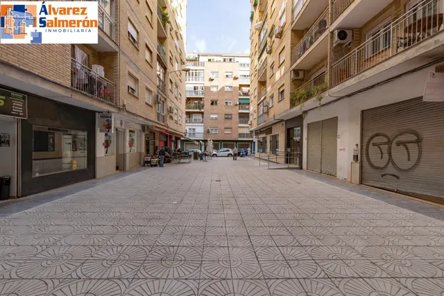 Piso con terraza y gran potencial junto a Camino de Ronda — 41
