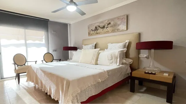 Apartamento de lujo en planta baja con vistas panorámicas al mar en los flamingos, Benahavís — 17