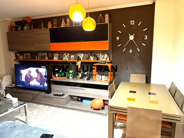Piso con urbanización y garaje en ciudad jardín — 3