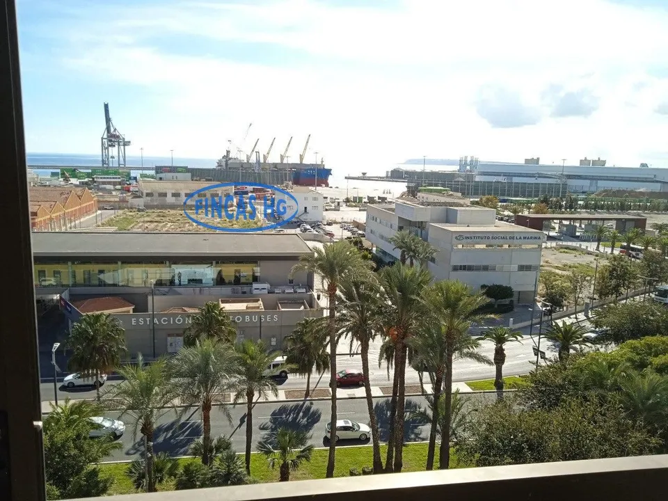 Amplia vivienda de lujo junto al Puerto Deportivo y Paseo Marítimo
