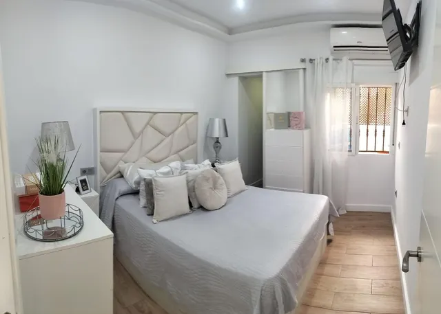 MAGNIFICO CHALET TOTALMENTE REFORMADO, IDEAL PARA PAREJAS, RODEADO DE TODOS LOS SERVICIOS — 25