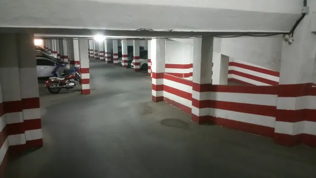 Alquiler o venta de plaza de garaje ancha y con barrera de cierre personal — 11