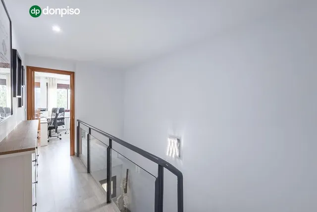 Amplia casa de 182 m2 con patio, gran sótano y a menos de 5 minutos del metro — 23