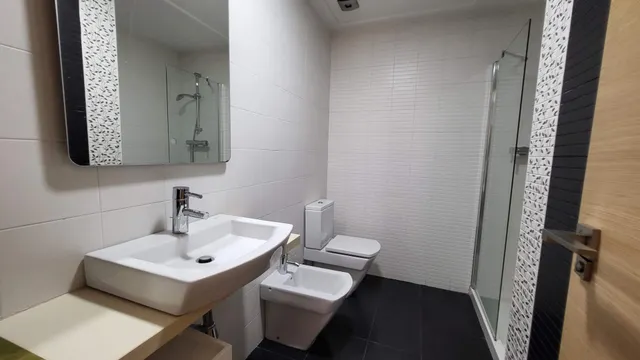 Apartamento 2 Dormitorios y 2 Baños gran terraza con vistas  1ª linea Piscina garajes y trastero — 6