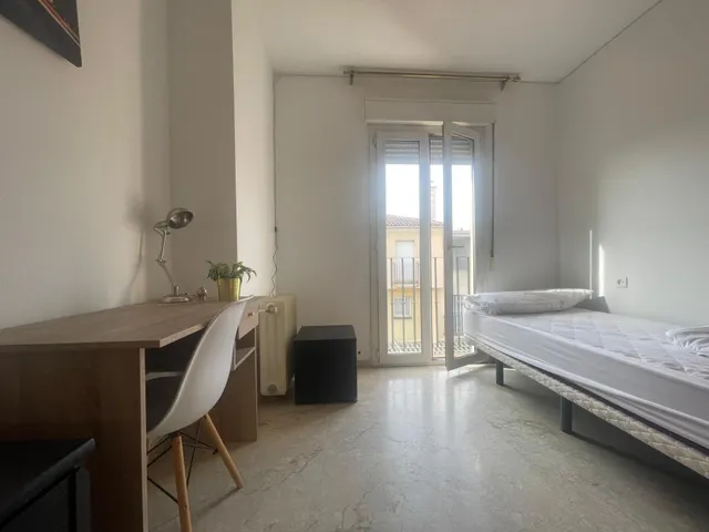 Amplia habitación  en Granada, Ideal para Estudiantes — 27