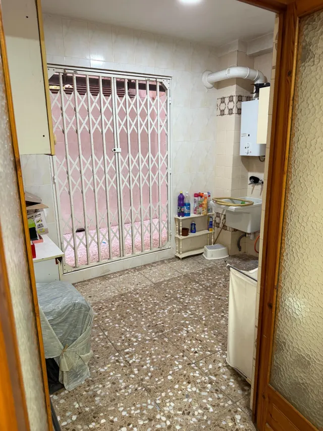 Piso con ascensor, 4 dormitorios, 2 baños, cocina 19 m2 con patio pisable, salon comedor, tres piezas a la calle. — 47