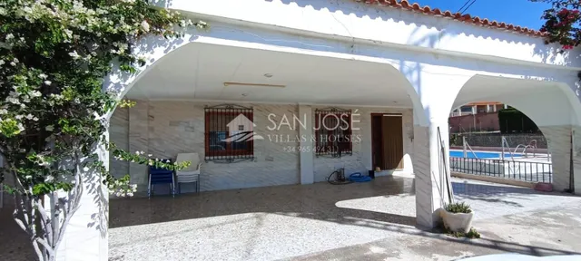 SE VENDE CHALET EN ELCHE — 45