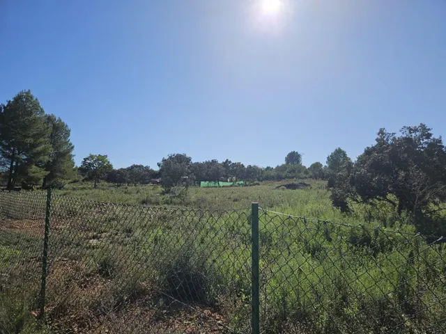 Terreno para recreo vallado y con acceso por camino asfaltado — 23