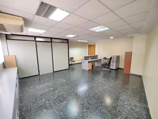 ESTUPENDA OFICINA EN EL EDIFICIO LA ROTONDA — 9