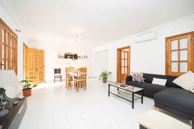 Chalet con amplio jardín y posibilidad de doble vivienda — 6