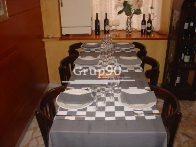 Hostal-Restaurante en la plaza del pueblo — 10