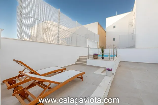 Planta baja con piscina privada y amplias terrazas — 28