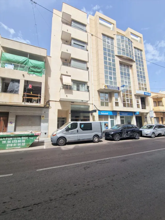 Gran Local Comercial en pleno centro de Guardamar del Segura — 32