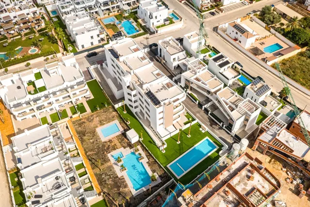 Apartamento de 3 dormitorios en Punta Prima — 31