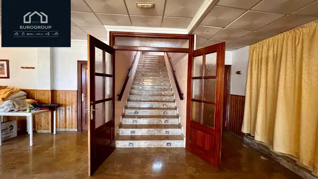 Se vende Hotel de 2 Estrellas , con 20 habitaciones en Murcia .www.euroloix.com — 24