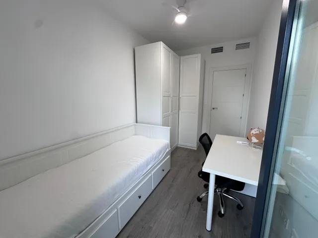 Alquiler de piso en Calle Rector Federico Mayor Zaragoza — 32