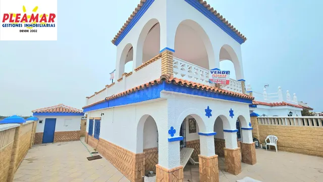 CASA INDEPENDIENTE DE TRES DORMITORIOS ZONA PLAYA LAS TRES P