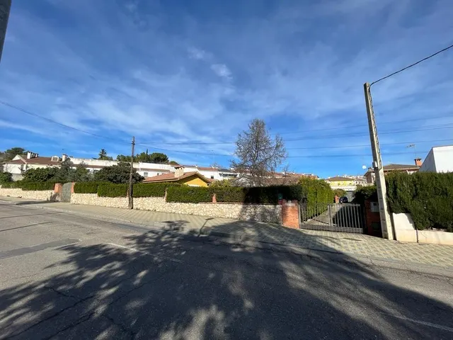 PARCELA DE 3000 M2 SEGREGABLE EN TRES CON DOS CHALETS — 42
