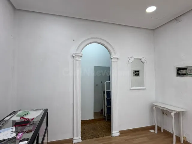 Local comercial en Paseo de Cánovas. Oportunidad!! - foto 5
