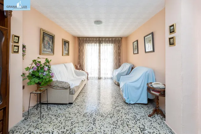Local + vivienda en Avda. Cadiz — 18