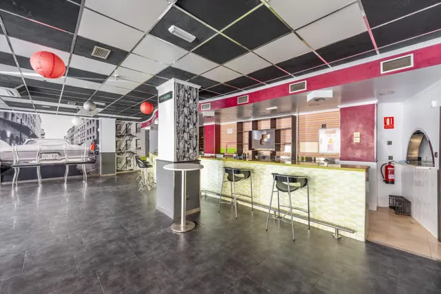 Se Vende Local Comercial Bar-Cafetería Calle Almería 9 — 10
