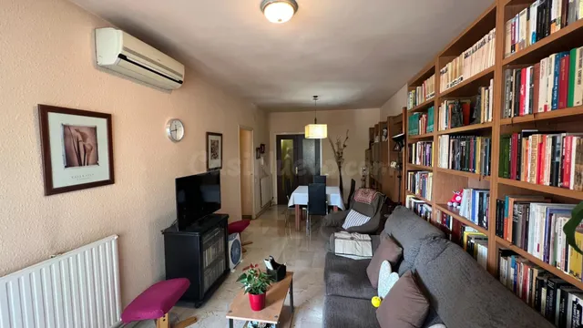 AMPLIO PISO DE 4 habitaciones A UN PASO DEL CENTRO - foto 2