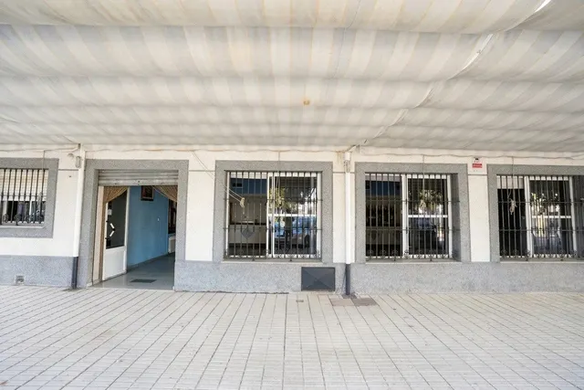 Local comercial de hostelería con gran terraza y salón de eventos en Guadiana. — 11