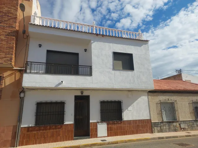 Casa 4 habitaciones 179m² en venta - Zona Pueblo - foto 2