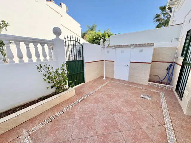 Casa adosada con dos patios privados y piscina comunitaria en Caleta de Vélez — 19