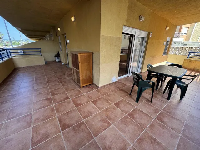 APARTAMENTO A ESCASOS METROS DEL MAR, CON PISCINA. — 2
