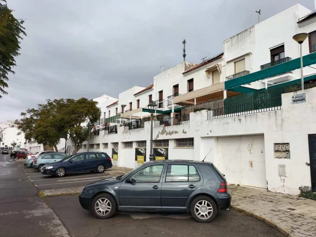 Local de amplia superficie en planta baja y planta -1 - foto 2