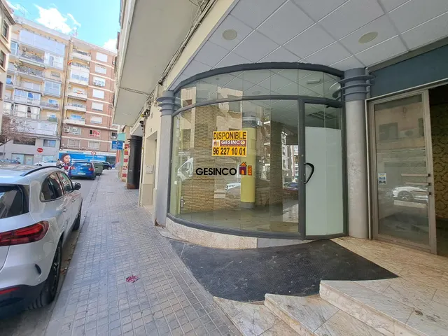 LOCAL CÉNTRICO DISPONIBLE EN VENTA O ALQUILER — 2