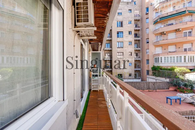 Turó Park – Mestre Nicolau | 70 m2 reformados con balcón y suelos de roble — 37