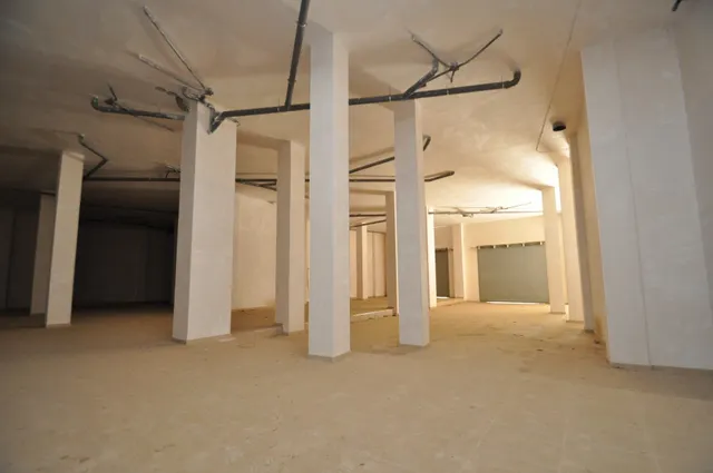 Local comercial 700m² en venta - Avenida de chapí — 10