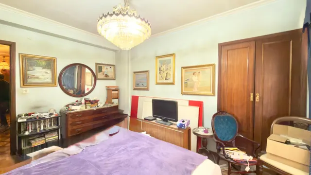 Se vende piso en el centro para reformar con ascensor 4 habitacione, 2 baños y garaje — 11