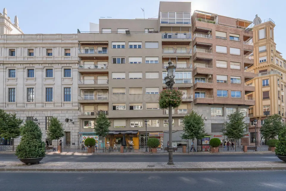 VENTA DE CÉNTRICO PISO EN ACERA DEL CASINO (CENTRO) - GRANADA