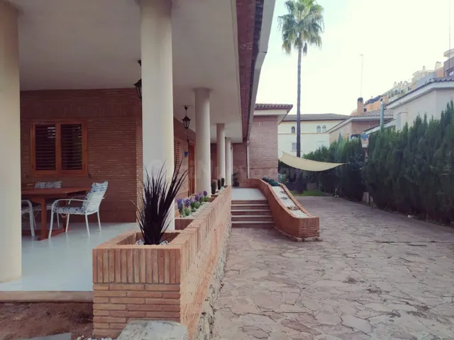 CASA EN BURRIANA CON JARDÍN - foto 4