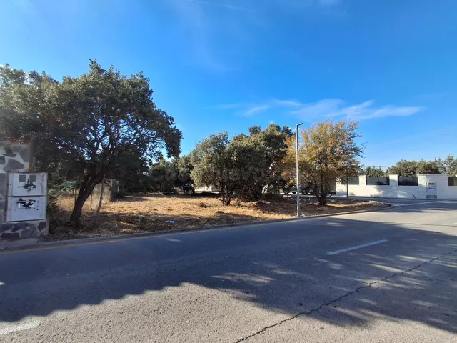 PARCELA DE ESQUINA EN ZONA PIOZ — 4