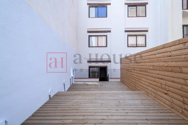 PISO DE OBRA NUEVA CON TERRAZA DE 30M2 LISTO PARA ENTRAR A VIVIR CERCA DE LA SAGRADA FAMILIA — 30